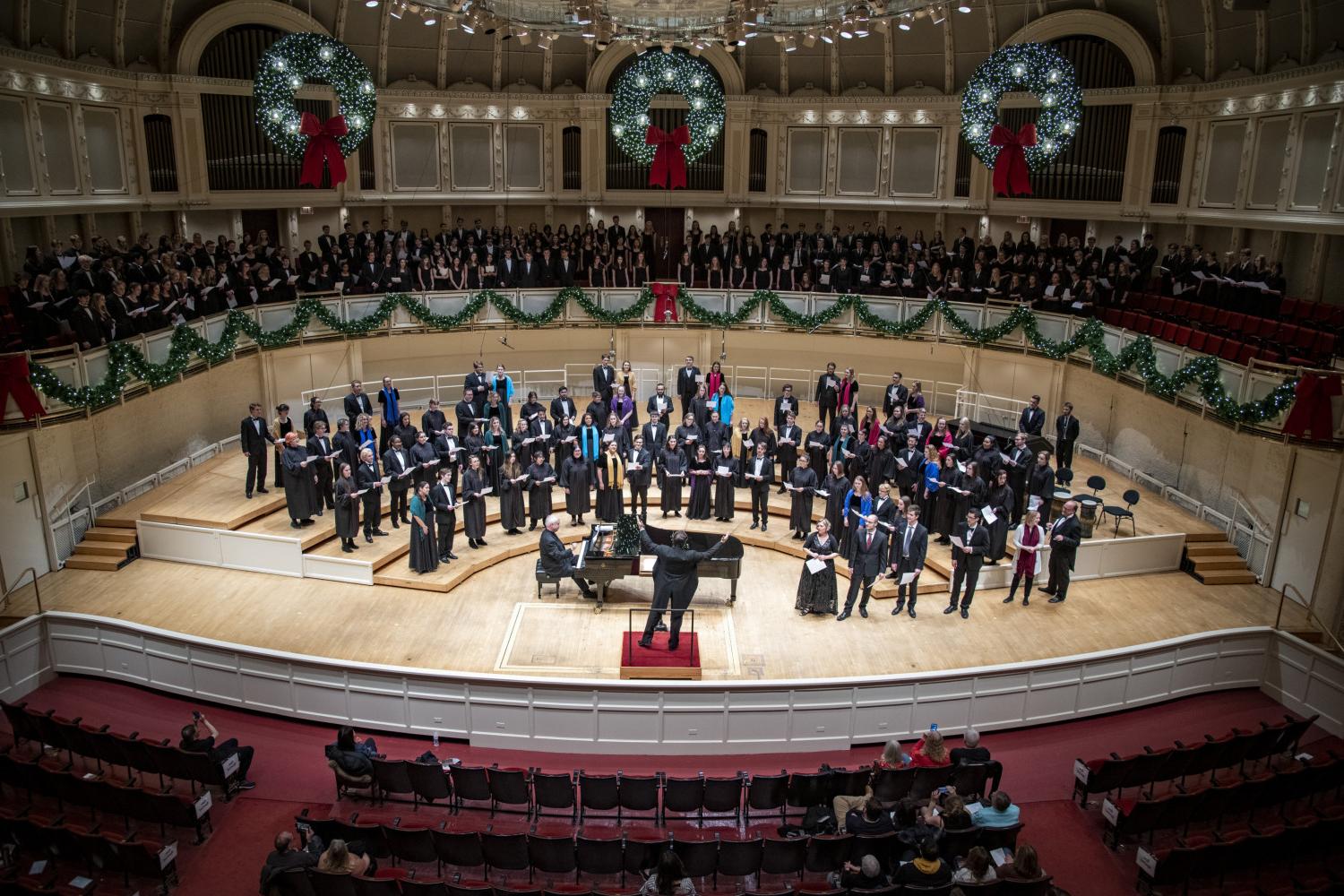 The <a href='http://dvf.nbshgold.com'>全球十大赌钱排行app</a> Choir performs in the Chicago Symphony Hall.